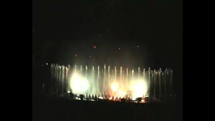 Най - красивия фонтан на света видян някога - сниман през ноща 