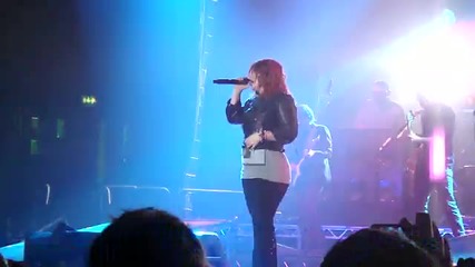 Kelly Clarkson Miss Independent Live Wembley February 2010 