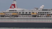 Най-големият пътнически кораб за сезона акостира във Варна