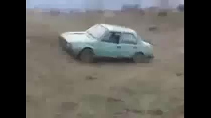 Идиот с кола 