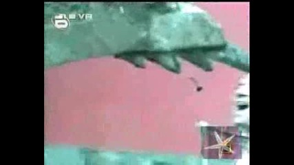 Багерист - Виртуоз Нацели Маслина С Лопатата На Багера Си,