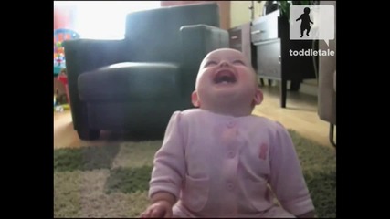 Бебето се пукна да се смее!