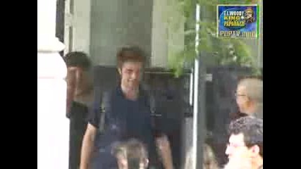 Robert Pattinson and Emilie De Raven on the set Remember Me set video
