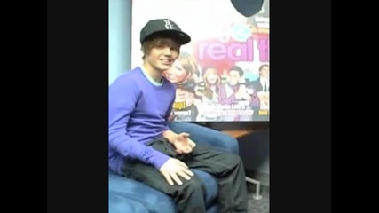 Justin Bieber skateboarding and singing