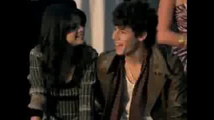 Nick Jonas Kissing Selena Gomez