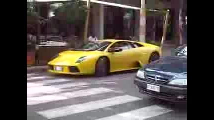 Пич Се Качва В Lamborghini Murcielago