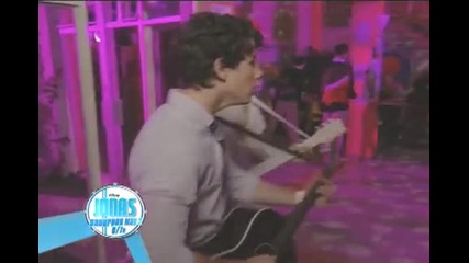 Jonas Brothers - Give Love A Try