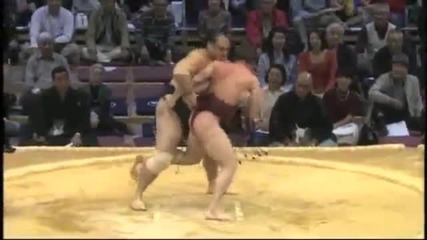 Най-кльощавият сумо борец- Таканояма Шунтаро тръшка двойно по-големи