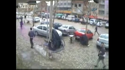 Автомобил блъска пешеходци