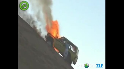 Запален джип в публиката