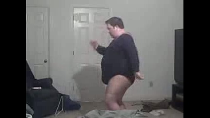 ето как танцува един дебел гей