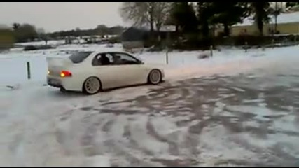 Mitsubishi Evolution 7 - Snow Action