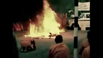 Монах се запалва и изгаря в знак на протест