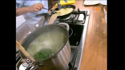 Пилешко филе с масло и пармезан със зеленчуци при Лео