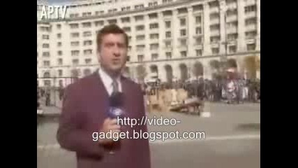 Горяща Кола Блъска Репортер