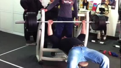 Кроснаров - Вдигане на 200 кг. от лег във ф. Vision