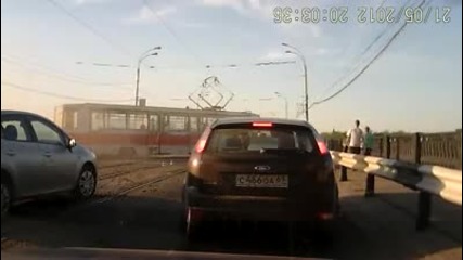 Итова се случва , трамвай да дрифти!