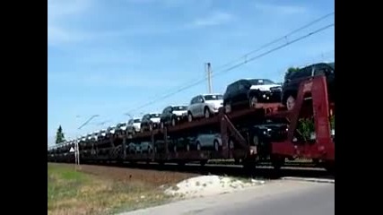 Не сте виждали влак с толкова много Тойоти :) 
