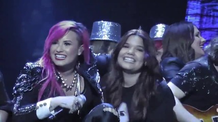 Demi Lovato със Madison De la Garza _here We Go Again концерт в Индианаполис_ 30/03/2014