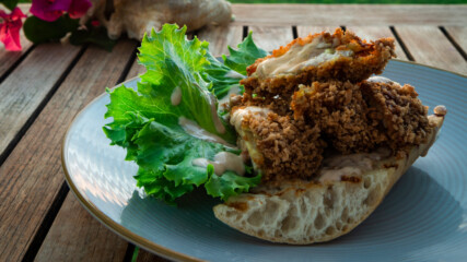 Бургер с пържено пиле и майонеза с тамаринд | Карибската кухня на Ейнсли | 24Kitchen Bulgaria