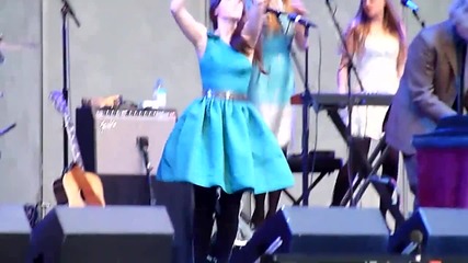 She & Him - I Was Made For You 7/18/10 ( Zooey Deschanel music) Hollywood Bowl