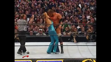 Triple H прави Pedigree на Стефани Мъкмеън 