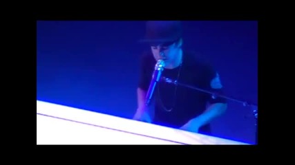 Justin Bieber - Down to Earth наживо в Toronto 21.08.2010 