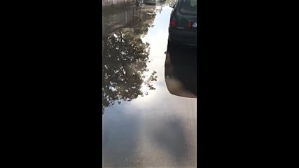 Наводнен път в столичния квартал "Бусманци"