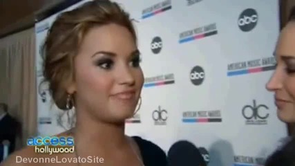 Demi Lovato защитава Miley Cyrus!