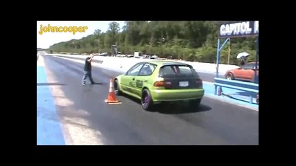 Две Много Зверски Honda Civic