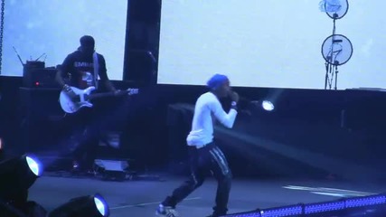 Eminem & B.o.b - Airplanes (live)