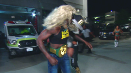 24/7 Champion R-Truth is chased into the night: SmackDown LIVE, May 21, 2019