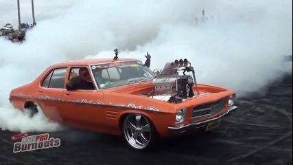 Ето така се палят гуми [ Burnouts 2013 ]