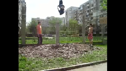 Pe6o Ludaka Pravi Salto