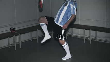 Messi жонглира с бутонки 