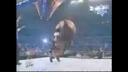 Брок Леснар прави Powerbomb на Грамадата