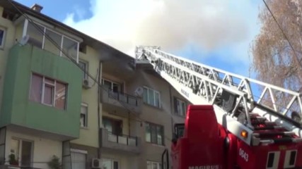 Пламна покрив на жилищна кооперация в Благоевград