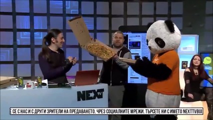 foodpanda представя: Панда доставя пици