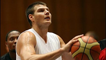 Банев отказал да му намалят заплатата в ЛукОйл, Ангелов с още година договор