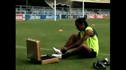 Gold Nike - Ronaldinio skills.mp4