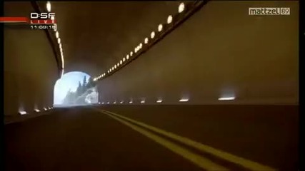 Шумахер рекламира Mercedes Sls