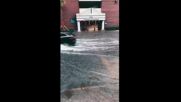 Коли и линейки едва се движат по наводнените улици в САЩ