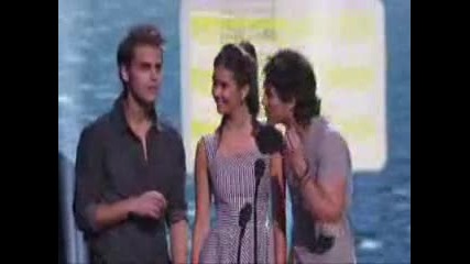 Нина,пол и Иън на Teen choice awards 2011