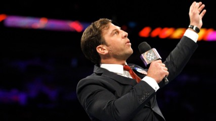 Drew Gulak gives an uninterrupted PowerPoint presentation: WWE 205 Live, Oct. 17, 2017