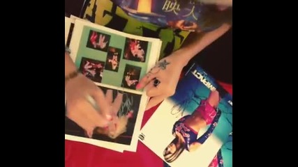 Velvet Sky autographs 23 items in 15 seconds! Columbus, Ga July 26, 2013