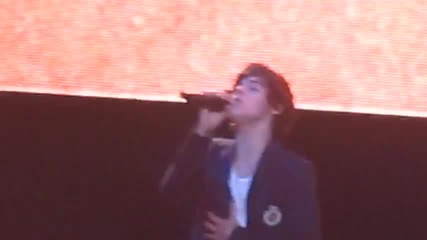 One Direction - пеят I Wish на концерт в Uncasville, Кънектикът 22.05.2012