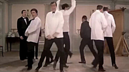 Louis de Funès - Le grand restaurant (1966) - Cossacks Dance.mp4