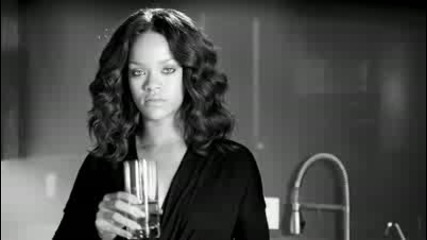 Rihanna в проектът на Unicef Celebrity Tap