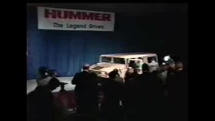 Арнолд Шварценегер с първия Hummer H1 (1992)