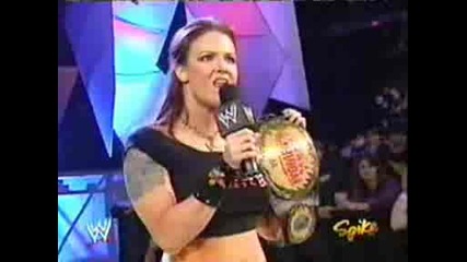 Raw 13.12.2004 Lita предизвиква Snicky и го заплашва с Kane